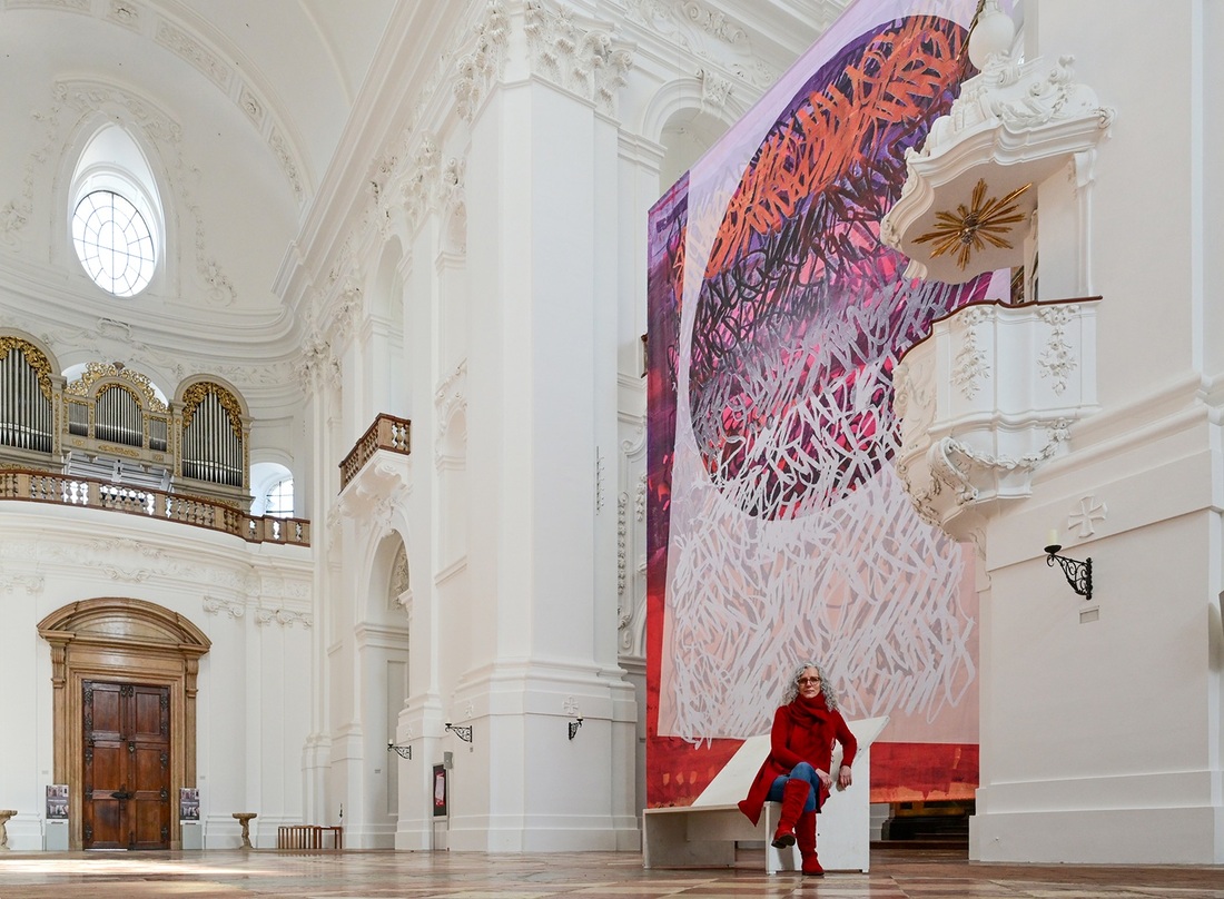 Kunst und Fastentücher ziehen in die Kirchenräume ein.