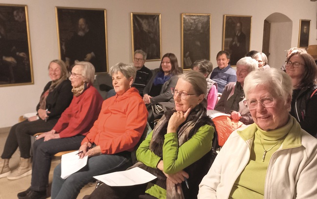 Das Interesse an den Filmexerzitien mit Dekan Erwin Neumayer in St. Johann in Tirol ist groß.