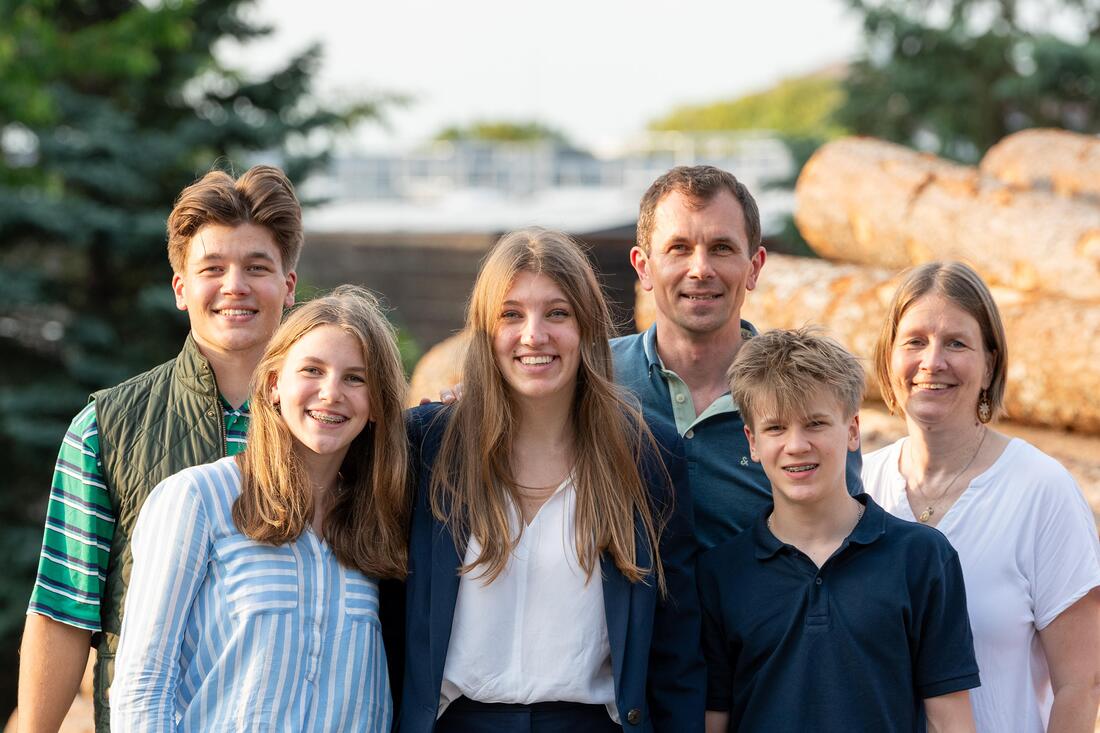 Elias, Emilia, Elina, Thomas, Lukas und Elisabeth Schlinger (v. l.)haben bereits an der „Schule der Liebe“ teilgenommen. 