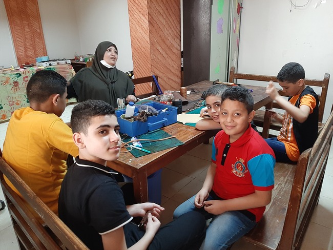 Ägyptische Straßenkinder, die in einem Caritas-Zentrum betreut werden.