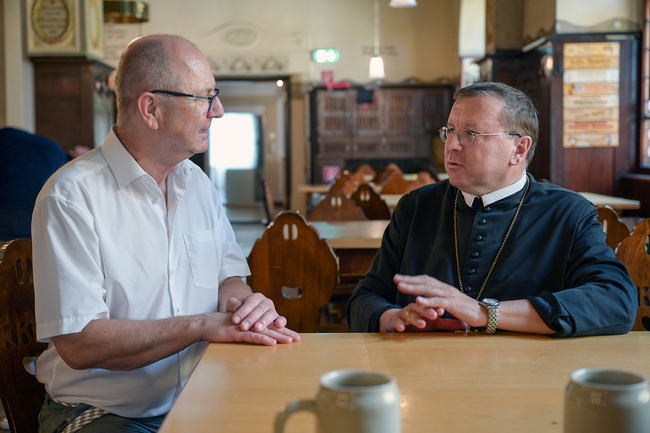 Karl Zallinger (.l) und Abt Johannes Perkmann (r.)