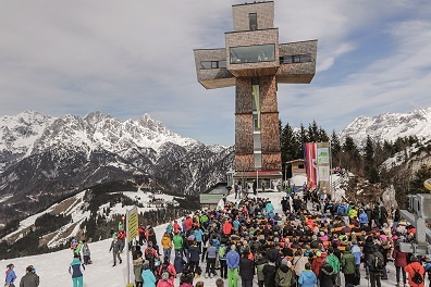 Weltgrößtes Gipfelkreuz.  Fastengedanken in 1.462 Metern Höhe am berühmten Jakobskreuz der Buchensteinwand. 
