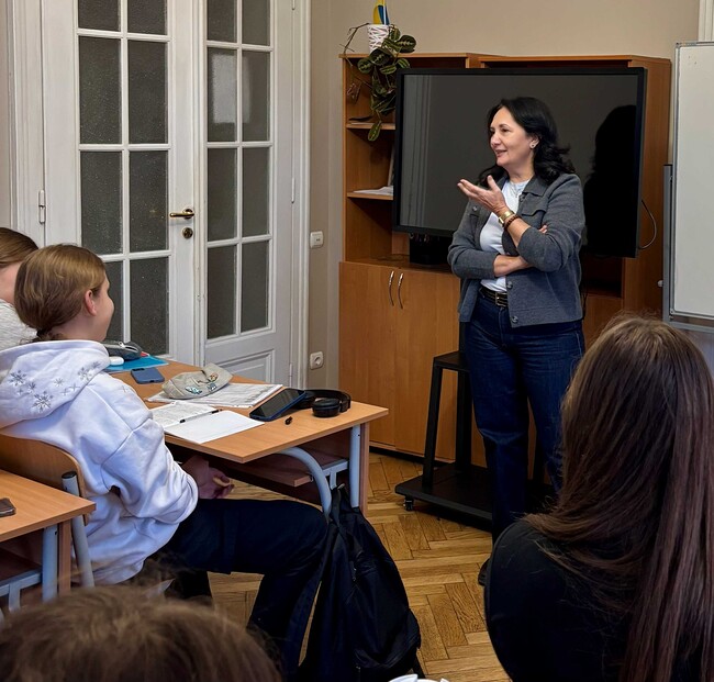 Der Jesuiten-Flüchtlingsdienst schafft Räume, in denen Kinder lernen, sprechen, ihr Gleichgewicht wiederfinden und für eine Weile einfach wieder Kinder sein können.