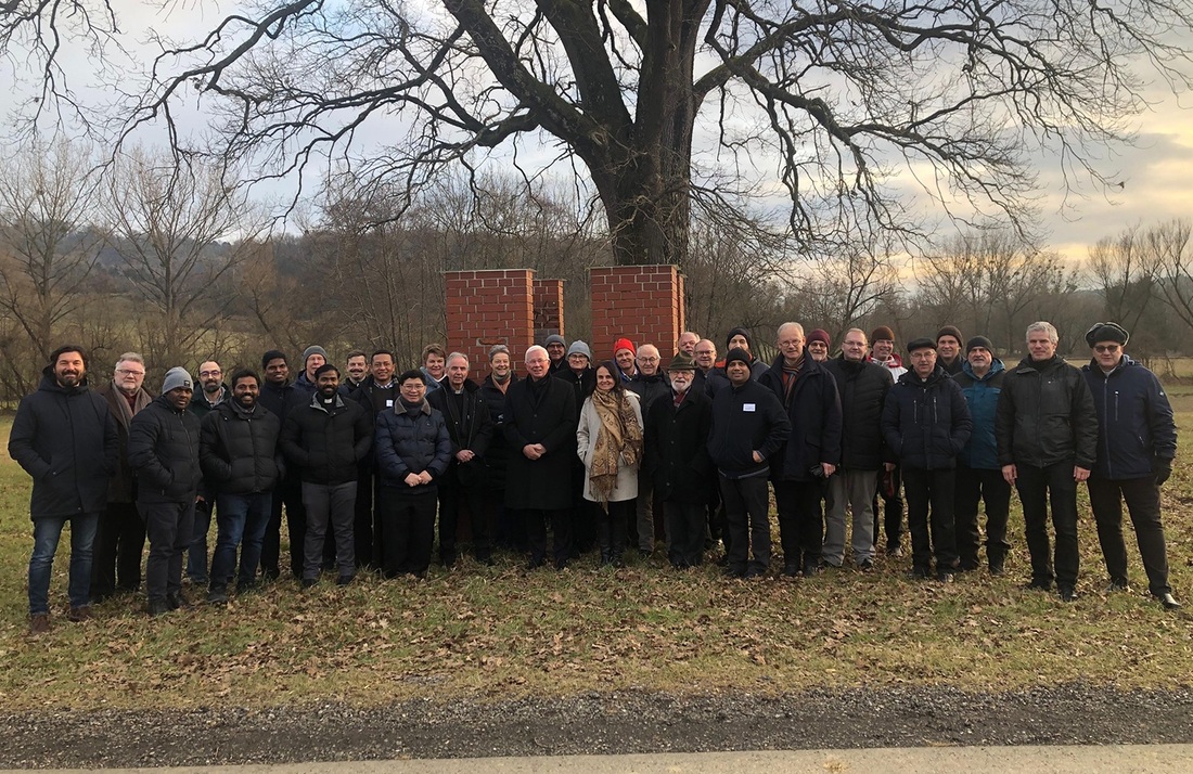 Gemeinsamer Ausflug der Priester und Diakone zum Mahnmal für den Frieden in St. Anna am Aigen.