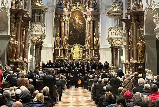 Chor und Orchester der Stiftsmusik in St. Peter.