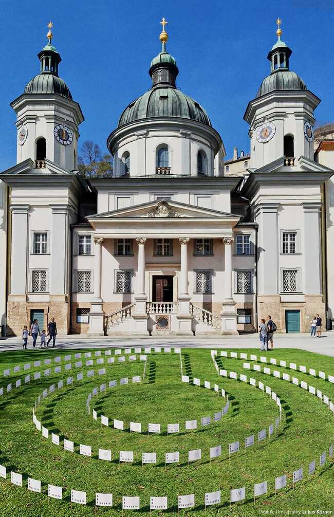 Das Labyrinth vor der Erhardkirche macht symbolisch den Lebensweg sicht- und begehbar.
