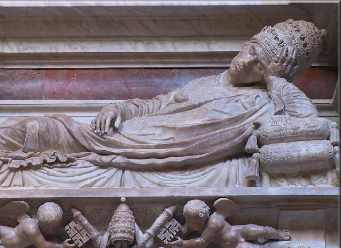 Grabmal von Hadrian VI.  in Santa Maria dell‘Anima: der Epitaph zeigt den Papst liegend mit gestützem Kopf,  die Tiara lastet schwer und  scheint ihm vom Kopf zu fallen.