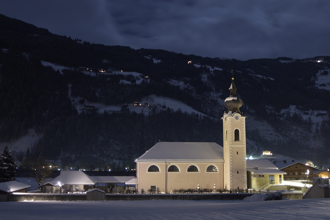 Die Pfarrkirche „Maria vom Siege“ in Aschau im Zillertal.