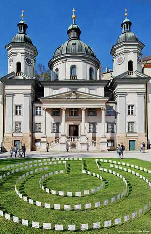 Das Labyrinth vor der Erhardkirche macht symbolisch den Lebensweg sicht- und begehbar.