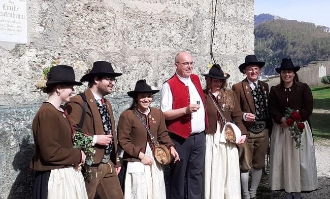 Josef Pletzer mit Musikerinnen und Musikern der Bundesmusikkapelle Going am Wilden Kaiser.