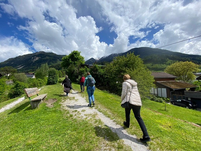 Menschen.Leben(s).Wege – so heißt das neue Programm des Pfarrverbands Kufstein, bei dem das Gehen begleitet von geistigen Impulsen, Stille, Gesprächen und Gemeinschaft im Mittelpunkt steht.