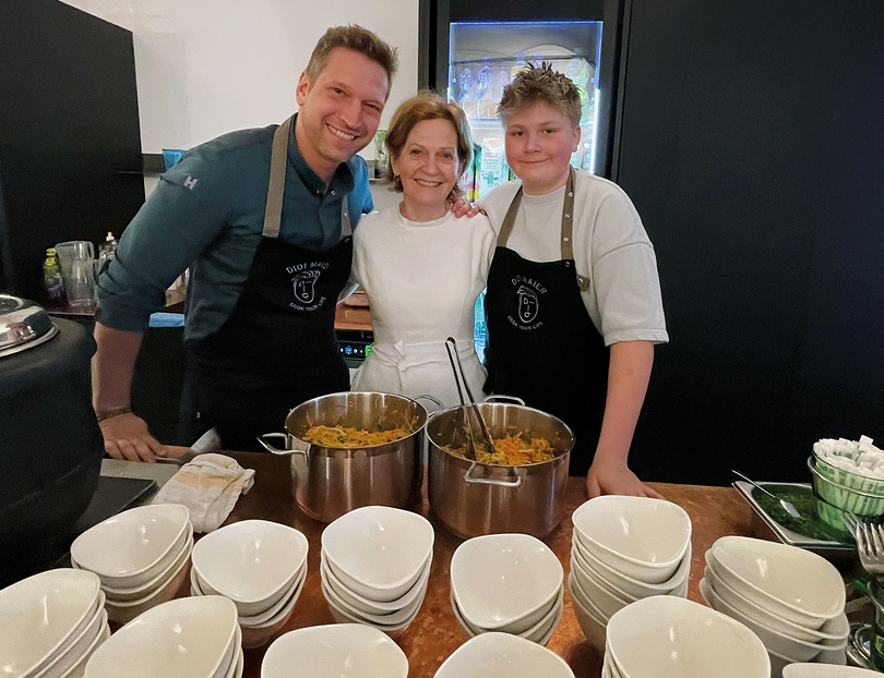Drei Generationen im Benefizsuppen-Einsatz: Didi, Johanna und Si-mon Maier.  