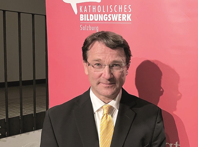 RB/tom Das Katholische Bildungswerk Salzburg lud Clemens Sedmak zur Präsentation seines Buches „Wenn das Unvorstellbare geschieht“ (Verlag Herder, 2025) ein.