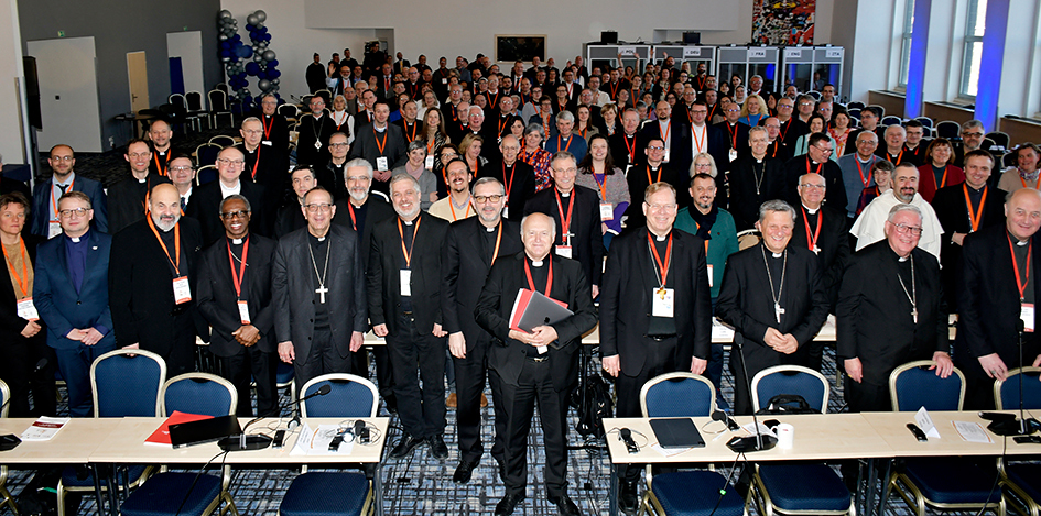 Gruppenbild mit Vertreterinnen und Vertretern von 39 Bischofskonferenzen.