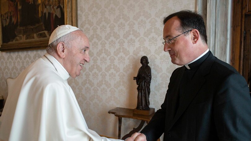 Rektor Michael Max trifft Papst Franziskus.