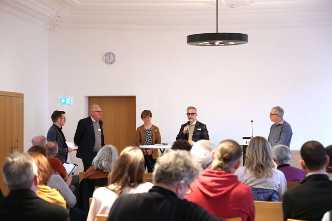 Die Erzdiözese Salzburg lud kirchlich Mitarbeitende, Ehrenamtliche und Interessierte zur Diskussion zum Thema Armut ein.