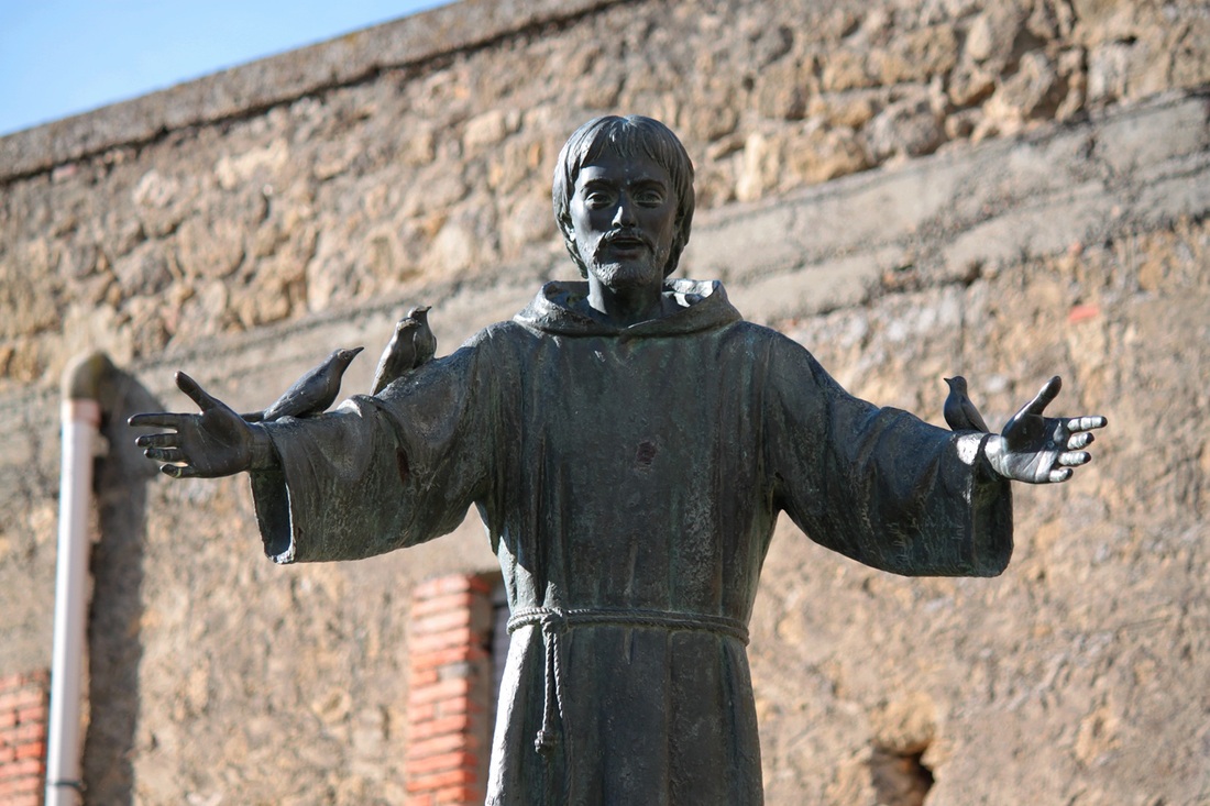 RB/dorysa/Adobe Stock Statue des hl. Franziskus.