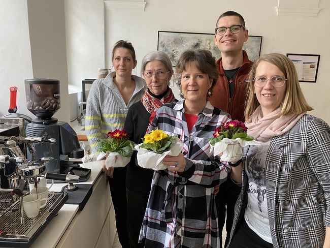 Bereit für den Valentinstag: Elke Luckart, Margit Wallner, Sebastian Riedel und Manuela Wolf haben von Barista Susanna Reisinger (l.) die Zubereitung des perfekten Espressos gelernt. Kosten kann man ihn am Valentinstag beim CAFeBIKE vor dem Infopoint