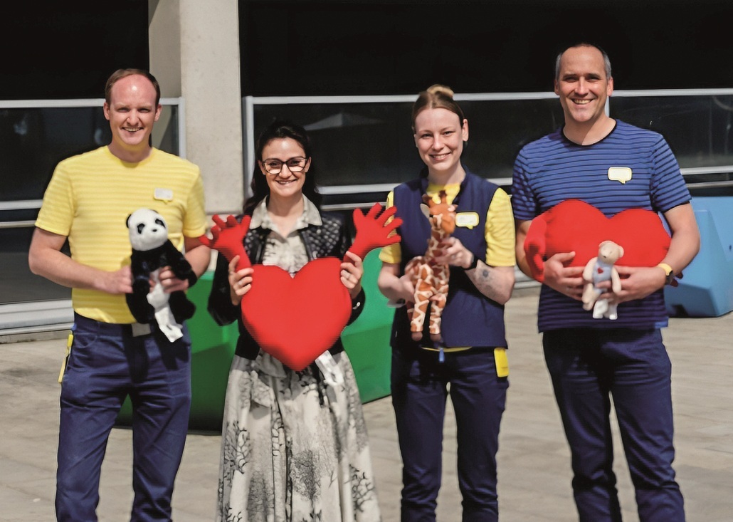 Andrea Schmid, Direktorin der Caritas Salzburg (2. v. l.) mit den Ikea-Verantwortlichen Arno Meiswinkel, Galina-Rosa Wintersteiger und Tobias Kranzinger (v. l.).