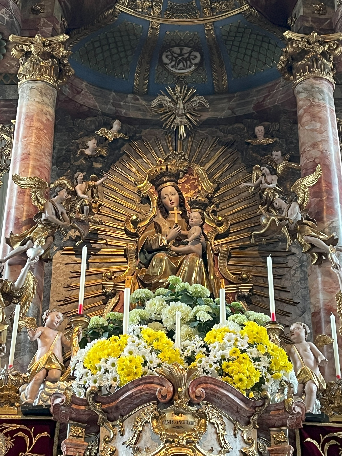 Gnadenbild mit Maria und dem Jesuskind beim Hochaltar