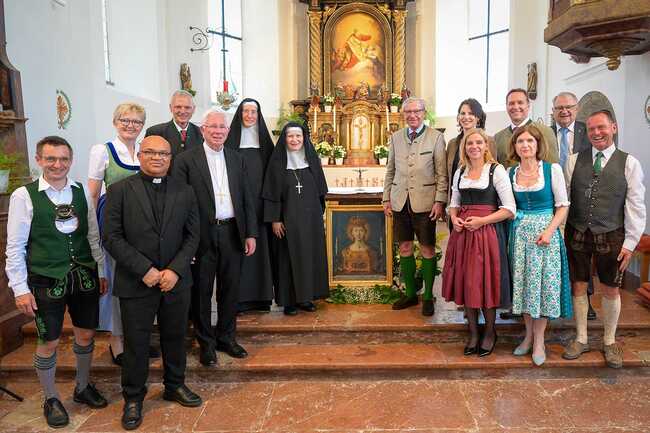 Freude bei Erzbischof Franz Lackner, der Äbtissin des Stifts Nonnberg, M. Veronika Kronlachner, „Alt-LH“ Wilfried Haslauer, der neuen Landeshauptfrau Karoline Edtstadler, BM Michael Prantner sowie den Organisatoren und Ehrengästen.