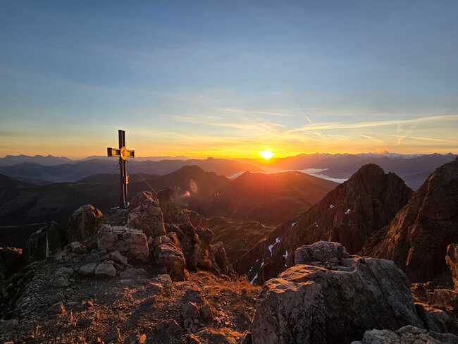 Die Natur und unsere wunderbaren Bergen laden ein, Glaube und Stille neu zu erfahren sowie inspirierende Gipfelmessen und Bergandachten zu erleben.