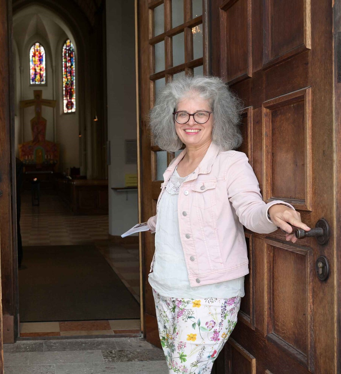 Mit dem Projekt „Offene Kirchen – immer ein Gewinn“ will die Erzdiözese weiterhin einladende Kirchenräume fördern. Auch einen Projektwettbewerb für Pfarren gibt es wieder (im Bild: Angelika Gassner, Pfarre Salzburg/St. Andrä).