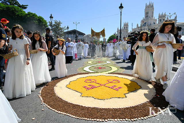 Fronleichnamsprozession mit Papst Leo XIV. auf der Plaza de Cibeles am 7. Juni 2026 in Madrid (Spanien).