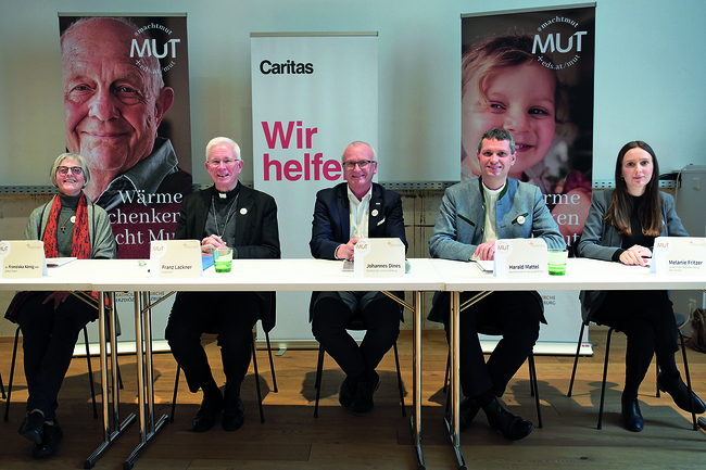 Schwester Franziska König HSF (ArMut teilen), Erzbischof Franz Lackner, Caritas-Direktor Johannes Dines, Bischofsvikar Harald Mattel und Caritas-Sozialberatungsleiterin Melanie Fritzer (von links) präsentierten einen Solidaitätsfonds.