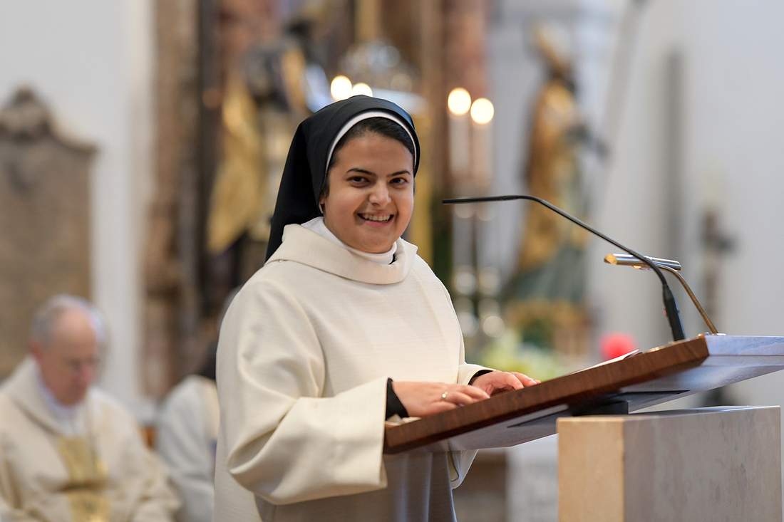 Sr. Maria Annie legte in der Stadtpfarrkirche Hallein ihre Ewige Profess ab.