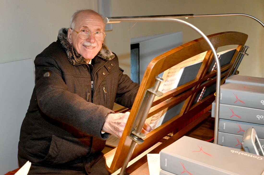 Franz Bruckmoser begeistert auch noch mit 90 Jahren mit seinem Orgelspiel in der Pfarrkirche Niederalm.