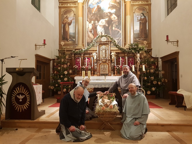 In der Klosterkirche: Pater Thaddäus, Pater Carlo, Pater Peter und Pater Ludwig (v.l.).