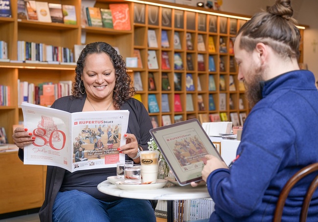 Willkommen in der Gegenwart: Das „Rupertusblatt“ wahlweise als gedruckte Zeitung oder online als E-Paper.