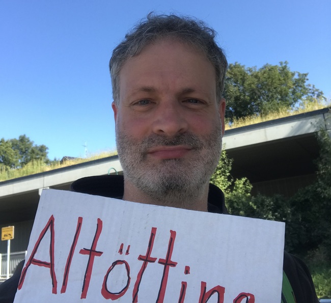 Bruder Michael  fand beim Autostoppen rasch eine Mitfahrgelegenheit. „Bis zum nächsten Mal“, lautet die Erkenntnis des Kapuziners. 