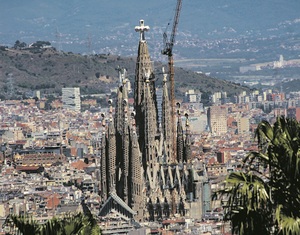 Die Sagrada Família in Barcelona ist eine „ewige“ Baustelle und  gleichzeitig ein Touristenmagnet. 