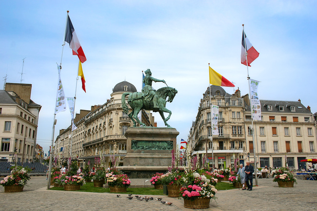 Orléans, Reiterstatuenbild von Jeanne dArc.