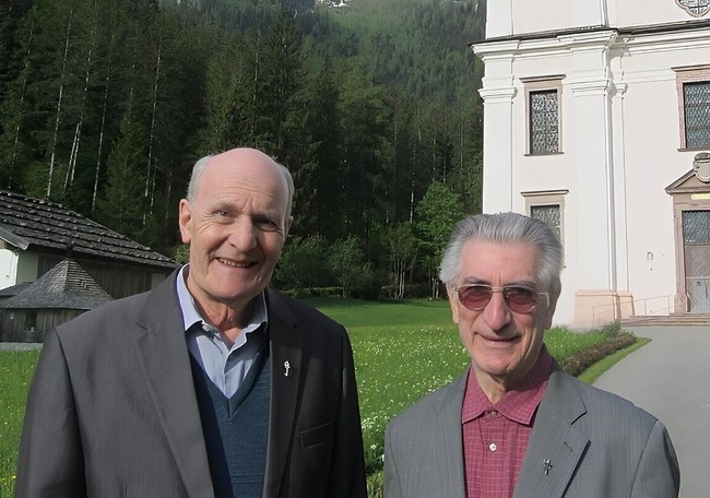 Abschied: Pater Anton Ringseisen (l.) und Regens Ludwig Laaber.