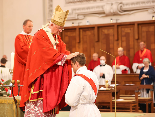 Priesterweihe von Rupert Santner im Dom zu Salzburg
Erzdiözese Salzburg
Foto: Franz Neumayr   29.6.2021
