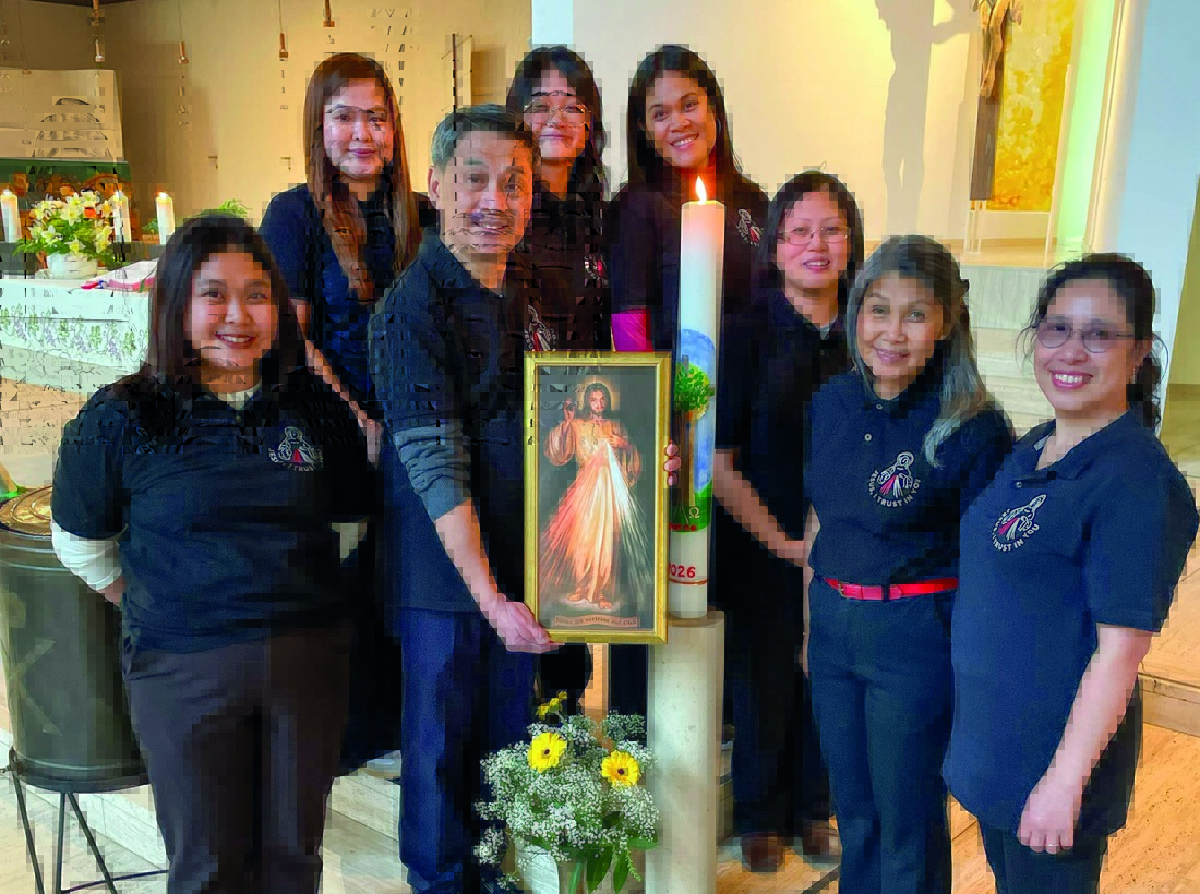 Mitglieder der veranstaltenden Philippinischen Gottesdienst Gemeinde Salzburg.  Seit den Anfängen in Salzburg eine treibende Kraft ist Joehara Darling Arcilla (2. v. r.).