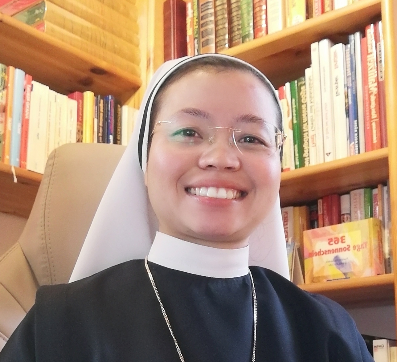 Sr. Laura Mawlong ADHF / RB/privat