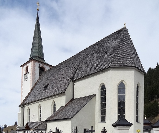  Pfarr- und Wallfahrtskirche Filzmoos                              