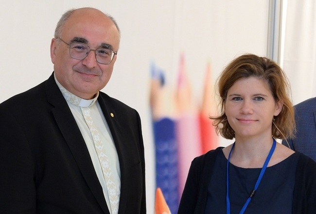 Diözesanbischof Wilhelm Krautwaschl und Referentin Ingrid Brodnig.