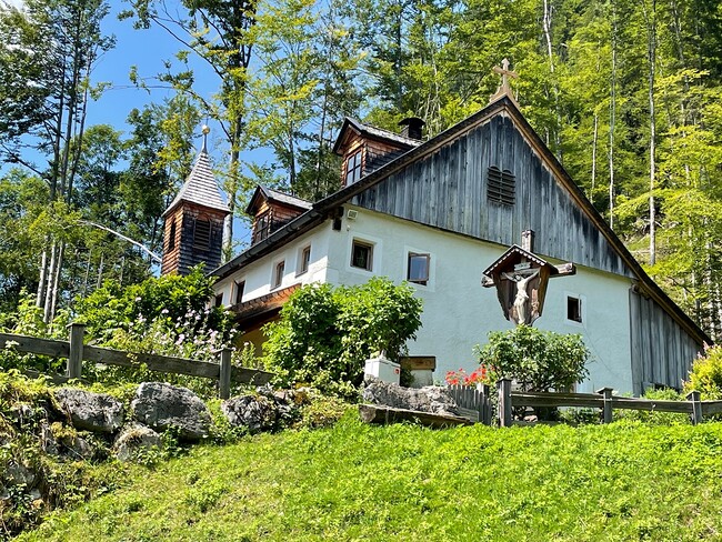 Pilgereinkehr.  Die Einsiedelei im Tiroler Unterland ist ein beliebtes Ziel für eine besinnliche Wanderung.