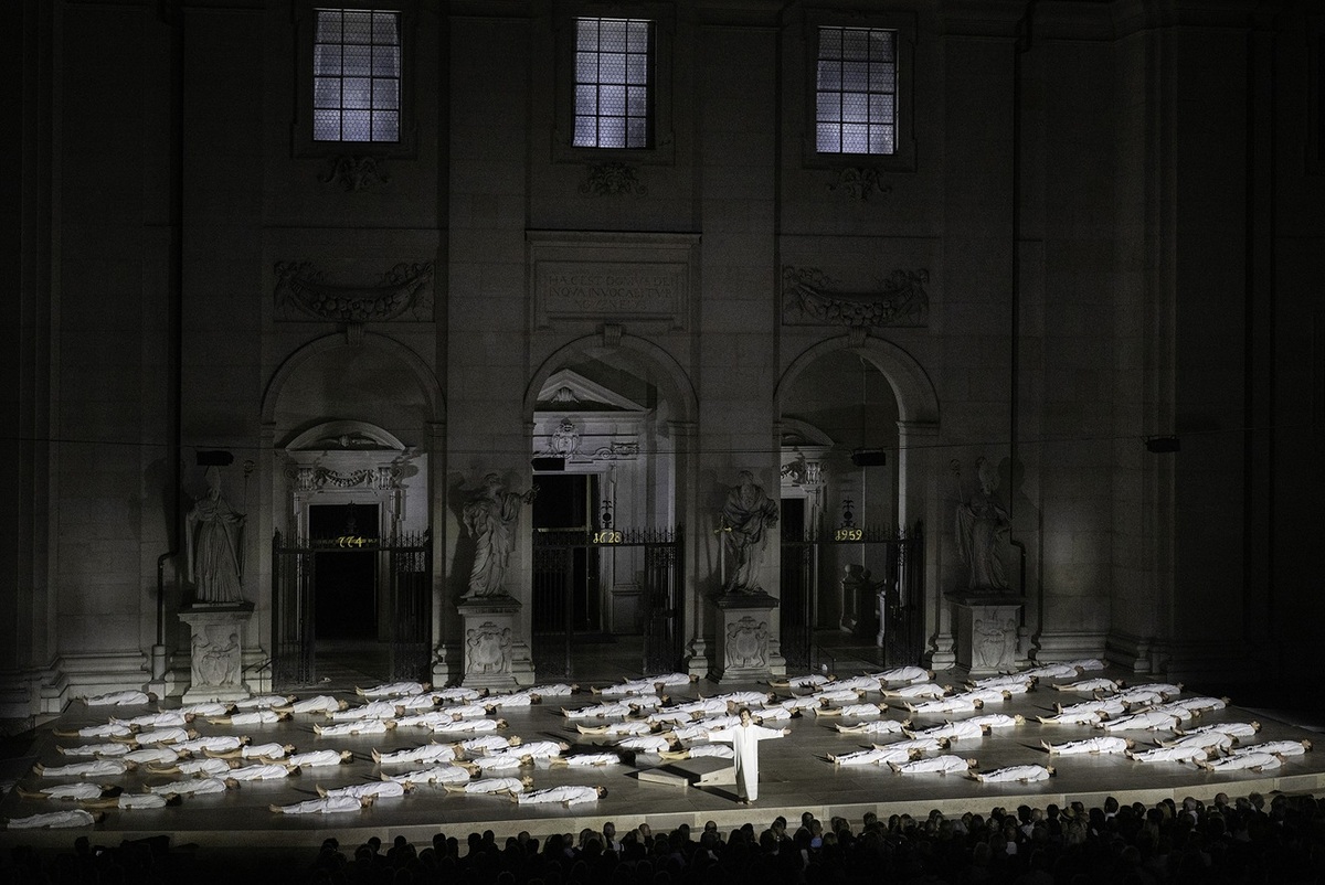 Salzburger Festspiele 2024/ Hugo von Hofmannsthal/ Jedrmann/ Premiere am 20.Juli 2024// 
Robert Carsen: Regie/ Robert Carsen, Luis F. Carvalho: Bühne/ Luis F. Carvalho: Kostüme/ Robert Carsen, Giuseppe di Iorio: Licht/ Rebecca Howell:Choreografie/Dav