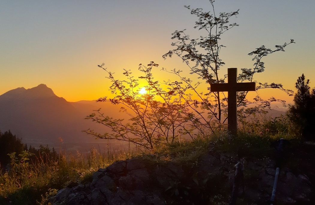 Ausblick.  Eine Wanderung zum Kreuz auf der Weinsteigspitze ist ein wahrer Genuss und eine Gelegenheit zur inneren Einkehr.