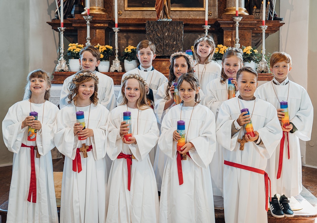 Erstkommunionsfeier der Volksschule Plainfeld mit elf freudestrahlenden Mädchen und Burschen.