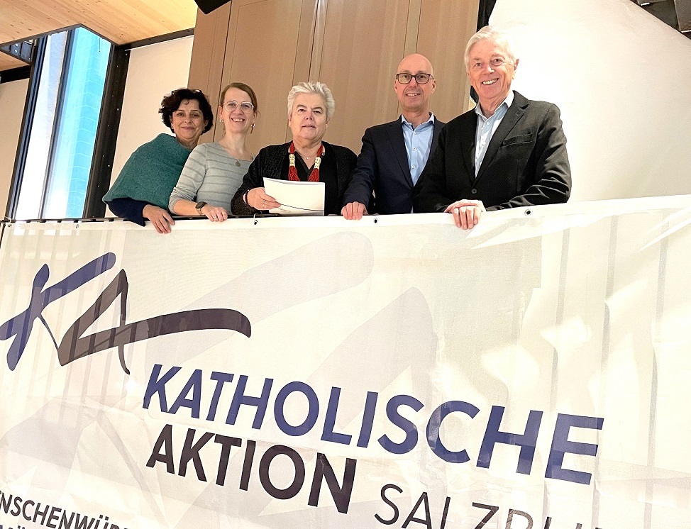 Die KA macht sich für politisches Engagement stark. Im Bild (von links): Michaela Luckmann (Vorsitzende der kfb), Manuela Wolf (Bereichs-GF), Elisabeth Mayer (Präsidentin), Johannes Huber (Vizepräsident) und Andreas Seidl (KBW-Vorsitzender). 