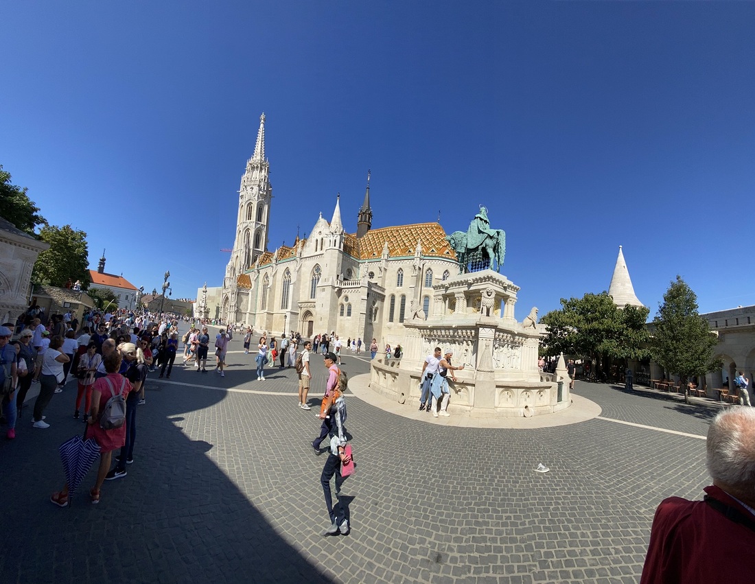 Eine Reise voll schöner Eindrücke: Die Mitglieder des Pfarrverbandes besuchten auch die Matthiaskirche in Budapest.