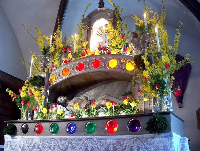 Ein „Heiliges Grab“ in der Halleiner Peterskapelle.