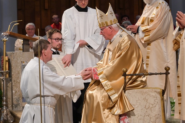 Erzbischof Franz Lackner bei der Diakonenweihe 2024.